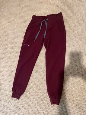 Burgundy Figs scrub joggers xxs
